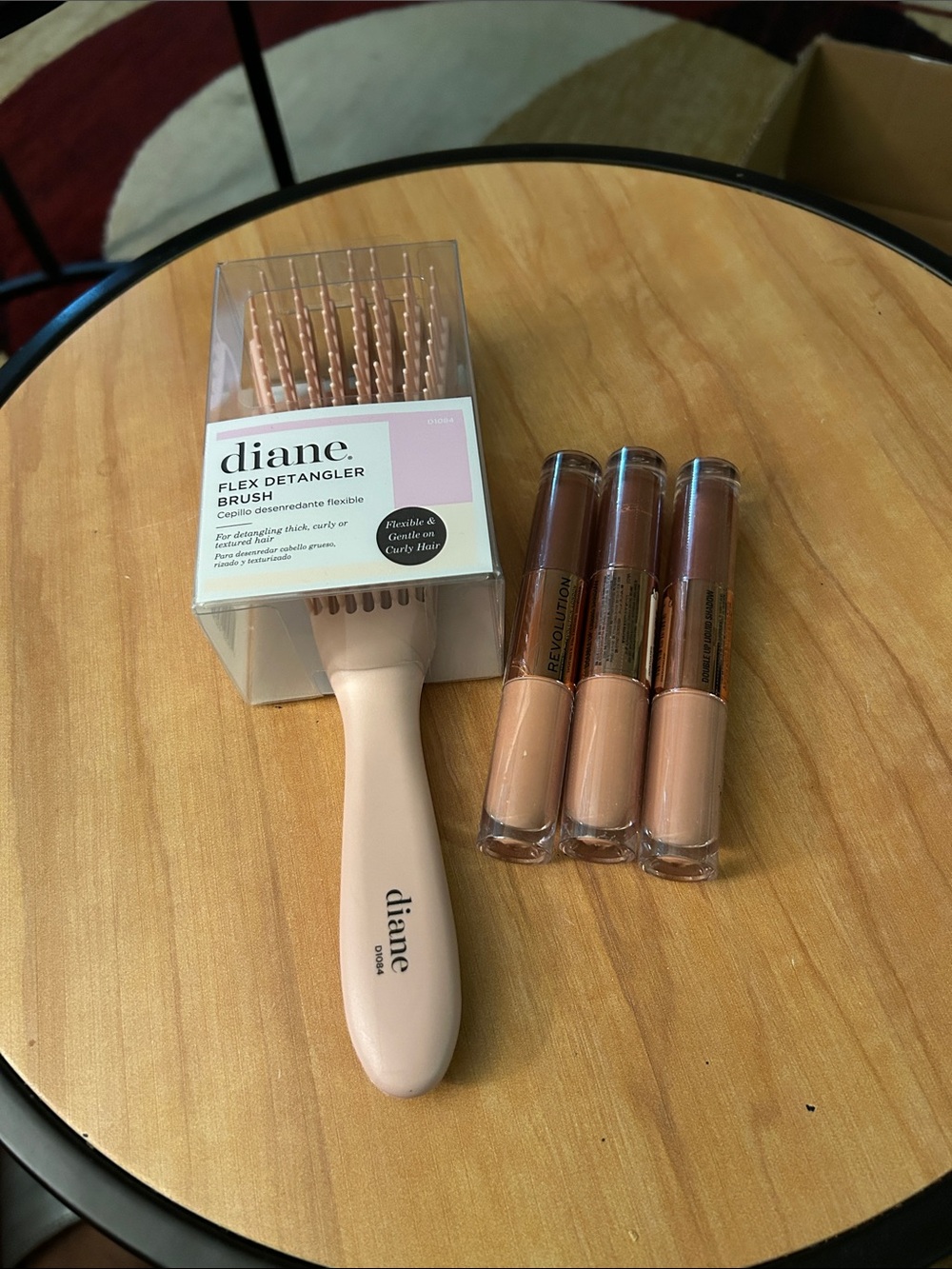 diane Flex Detangler Brush in Pale Pink with Nude Liquid Eye Shadow Trio